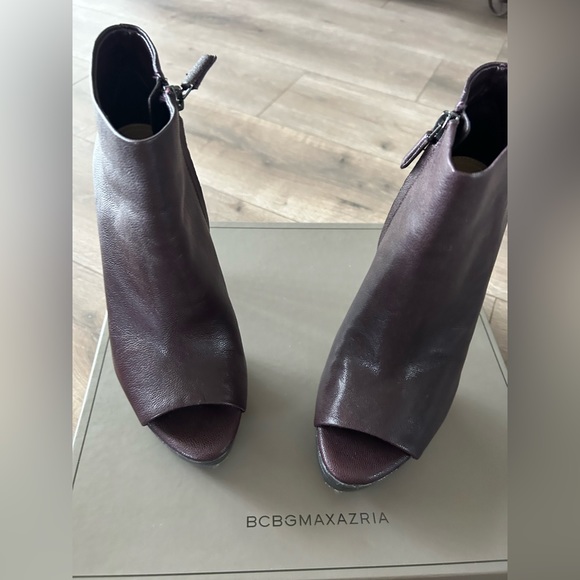 🔥PRICE⬇️ BCBGMAXAZRIA • Leather Platform Bootie • Purple • size 7M - Picture 5 of 9